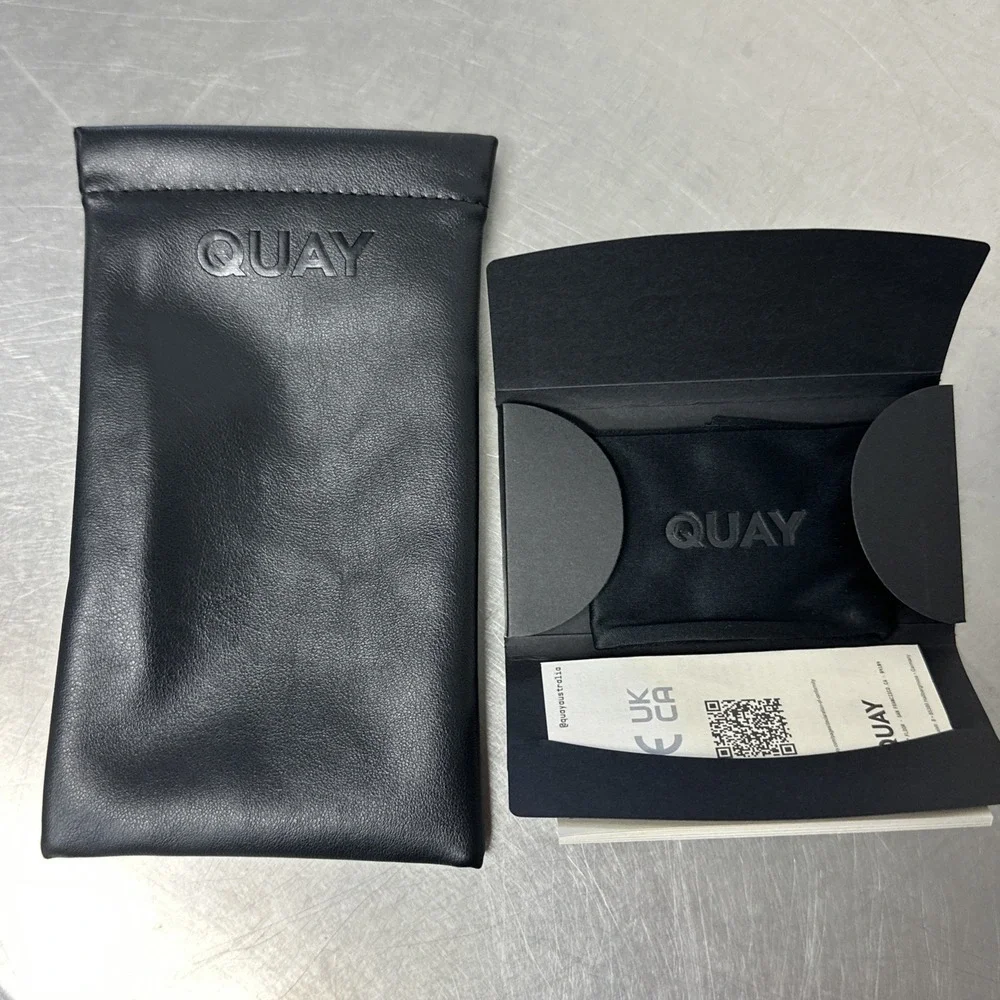 Quay Australia Sunglass Case Squeeze Pouch Cleaning Cloth Black Leather - Picture 2 of 9